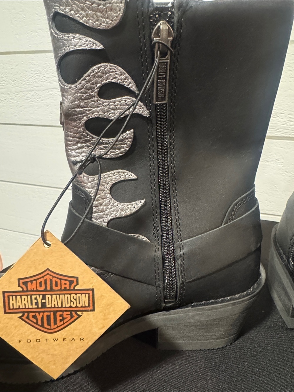NWT Harley-Davidson Women’s Korsen Silver 5.75” Black/Silver leather boots- 6 - Picture 4 of 7